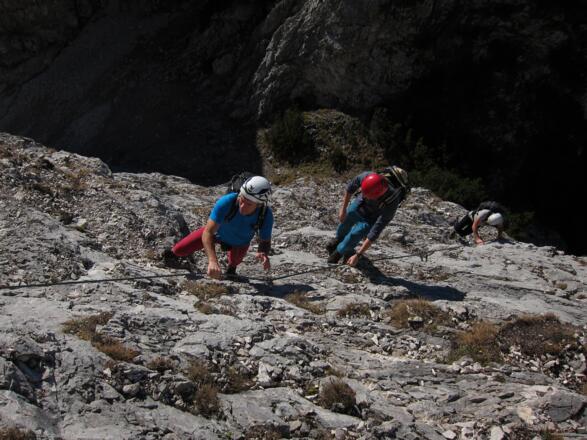 Die Nägelwand wird durch ein neues Stahlseil und solide Anker einfach und sicher begehbar.