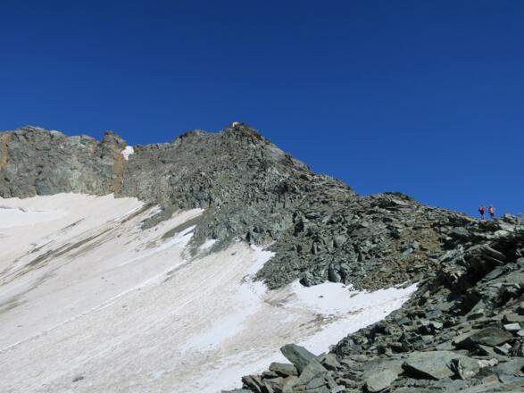 Ab der Kampl sieht man dann die Erzherzog Johann Hütte, der Aufstieg erfolgt über den Grat in leichter seilversicherter Kletterei.