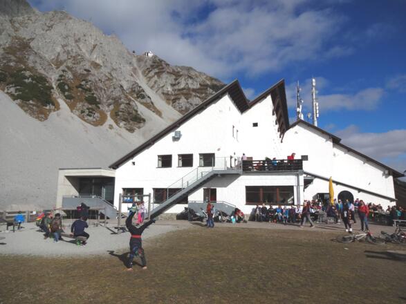 Seegrube, im Hintergrund das Hafelekar