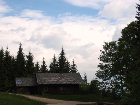 Jagdhütte am Morgen