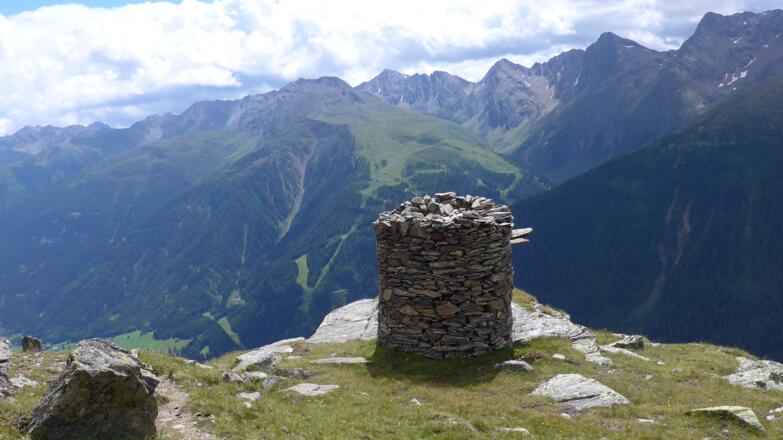 Am besonderes Bauwerk oberhalb der Oberseitalm