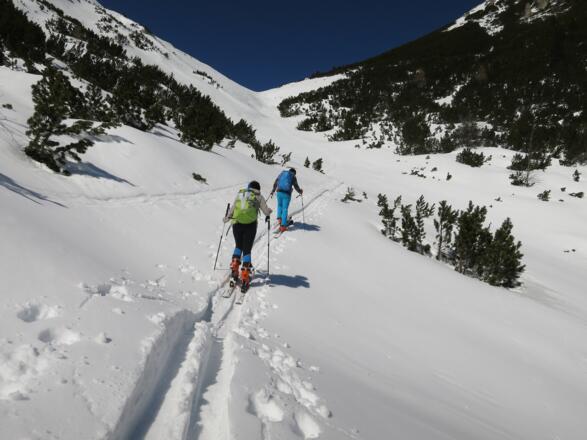 ... wird das Halsl, das Joch zwischen Ampferstein und Nockspitze sichtbar.