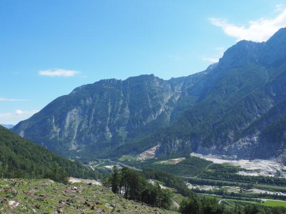 Blick vom Kahlschlag zur A10