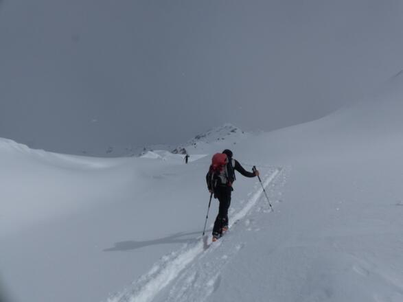 Ab 2400 m ist die Grafennsspitze erstmals zu sehen.