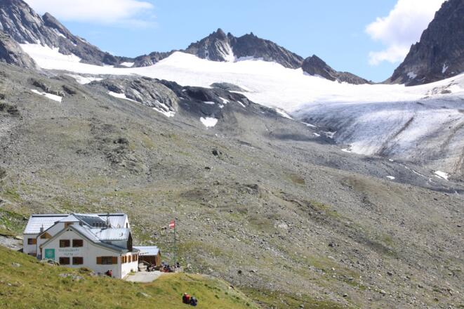 Wiesbadener Hütte mit Piz Buin