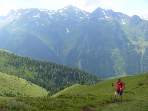 unter dem Kreuzköpfl mit Blick zu Schwarzkopf und Klemerbrettkopf