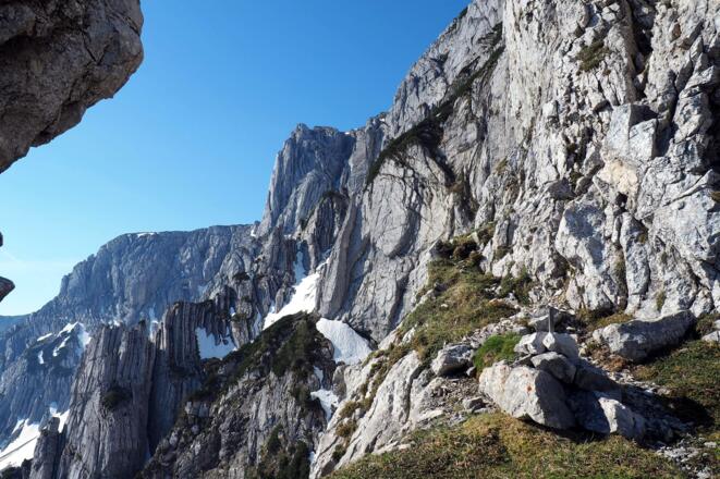 Scharte 1680m, linkshaltend weiter.