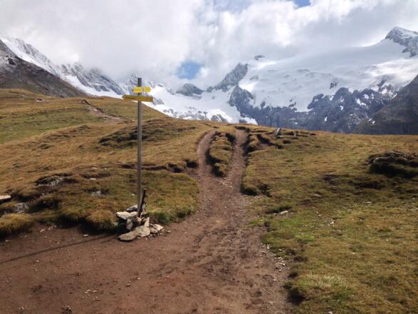 Auf der Hohen Mut, Blick gen Süden mit Scheiberkogel und Rotmoosjoch, rechts davon der Rotmoos- und der Vordere See'lenkogel sowie Rotmoosferner und Wasserfallferner