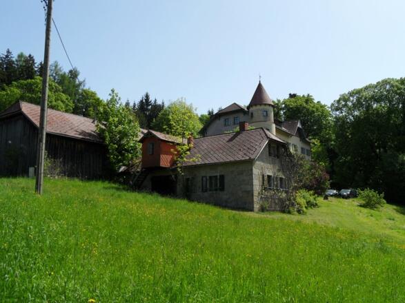 Schloss Brunnwald wird passiert.
