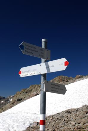 Wegweiser am Plattenjoch