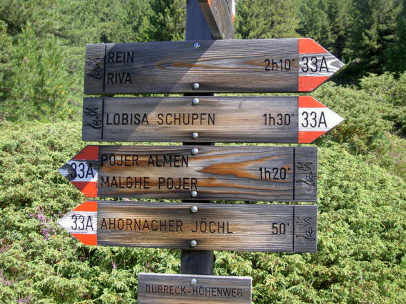 Wegweiser an den Schlafhäusern