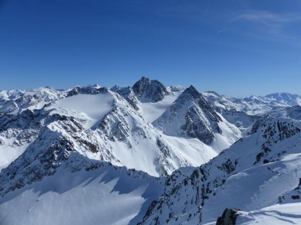 Blick vom Gipfel auf die Kuhscheibe, die Wilde Leck und die Atterkarspitzen.