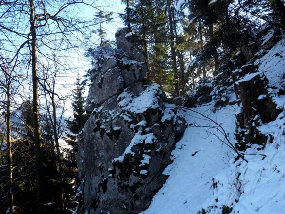 1. Felszacken, rechts steil hinauf