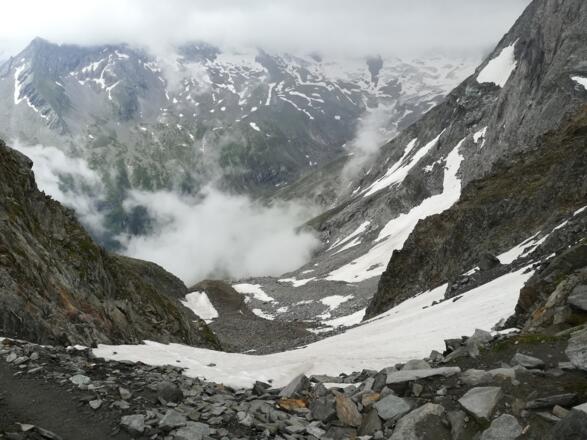 Zillertaler Alpen: am Weg zur Lapenscharte und zur Greizer Hütte - ein Blick zurück zum Tauern-Hauptkamm mit Gletscheranteilen