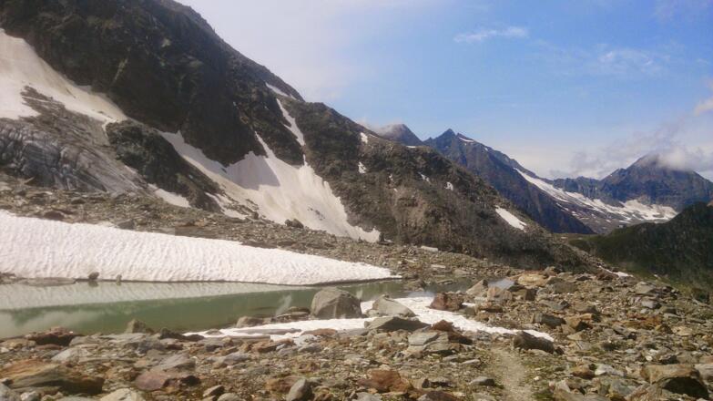 Auch ein See verschönert den Weg