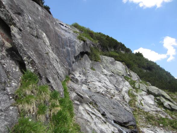 Die Routen führen neben den Wasserfall nach oben