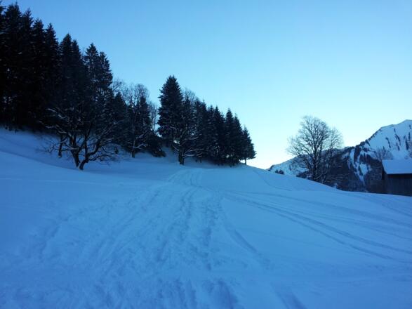 Beginn der Route am Ende des Platzes