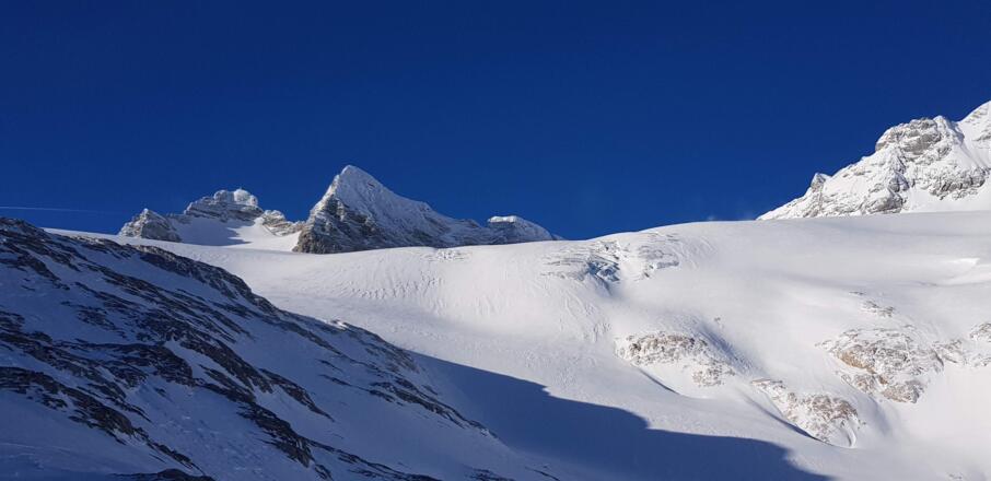 Abfahrtsvariante von den "Dirndln" mit Dachstein