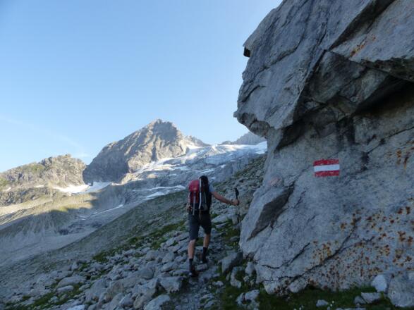 Der Kuchelmooskopf erstrahl bereits im Sonnenlicht.