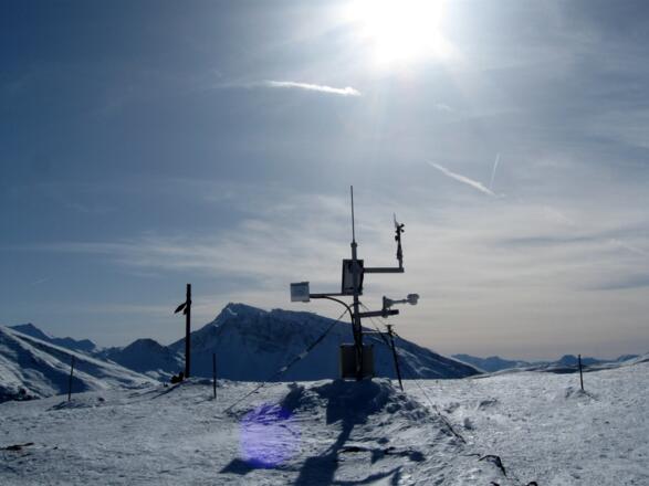 Exponierte Wetterstation direkt am Gipfel