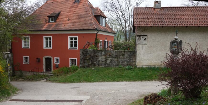 Bildstock und erste Häuser um 300m