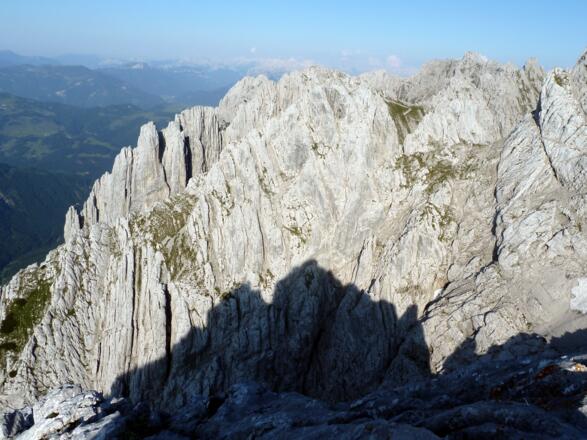 Gipfelblick auf Predigtstuhl, Mitterkaiser, Hintere Goinger Halt und Fleischbank
