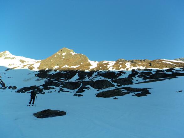 Kurz vor der Alpeinalm 2.017 m. Ab der Alm geht es Richtung Nordwesten aufwärts zum Punkt 2.086 m