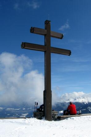 Das "alte" Gipfelkreuz. Seit 2012 gibt es ein neues hölzernes Gipfelkreuz.