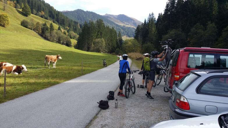 Parkplatz 2km hinter Inneralpbach im Luegergraben