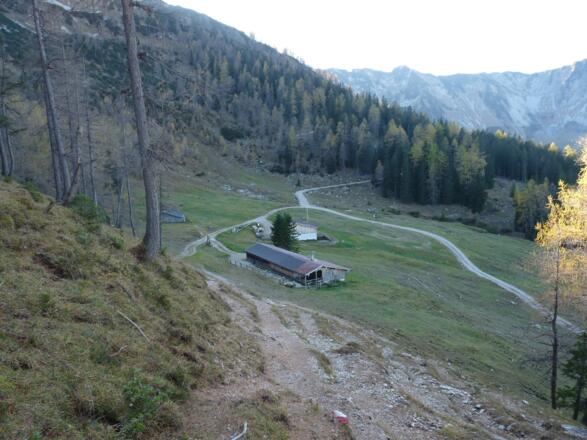 Nach 500 HM Abstieg ist die Seekaralm erreicht.