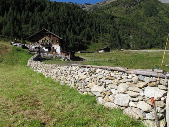 Trockensteinmauer bei der Unteren Seebachalm