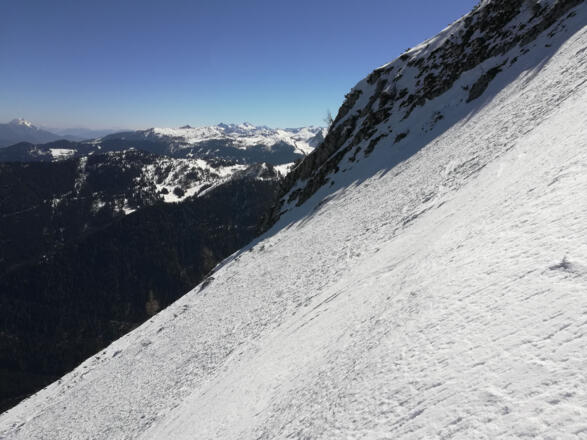 Steile Abfahrtsvariante direkt vom Gipfel nach Norden