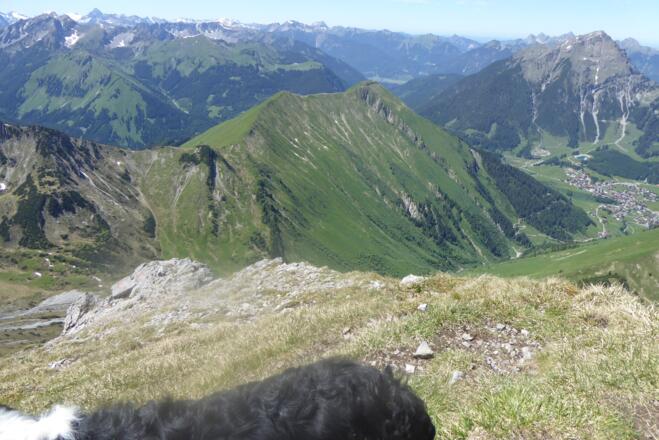 Blck auf die Rundtour vom Gipfel des Roten Stein
