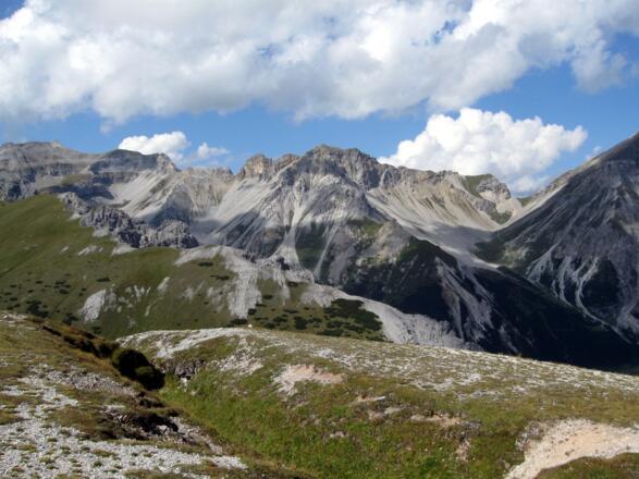 Blick hinüber zur Peilspitze, Lämpermahdspitze und Kesselspitze