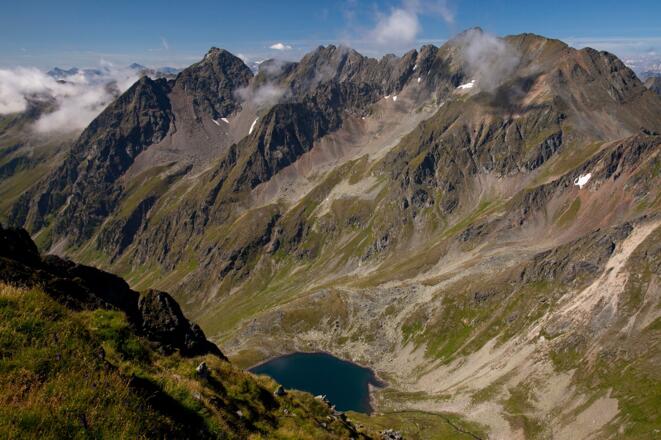 Lignitzsee & Hundstein (links hinten), gesehen vom Scharnock-Gipfel