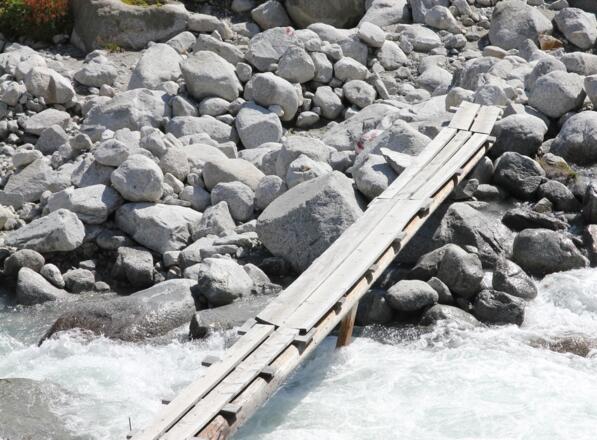 Brücke über den Gletscherbach