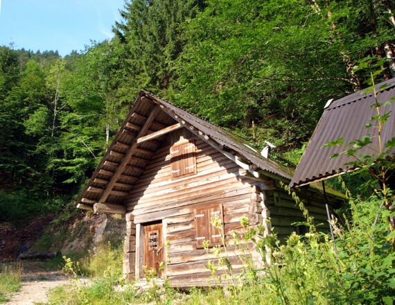 Handlingsgraben Hütte ~840m