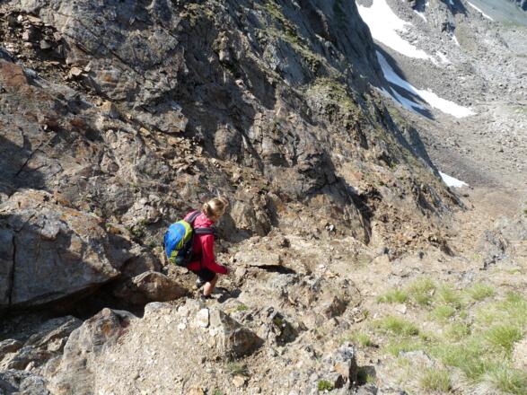 Steil, rutschig und steinschlaggefährdet sind auf den ersten 50 Höhenmeter vom Wallfahrtsjöchl in Richtung Gallruttalm zu überwinden.