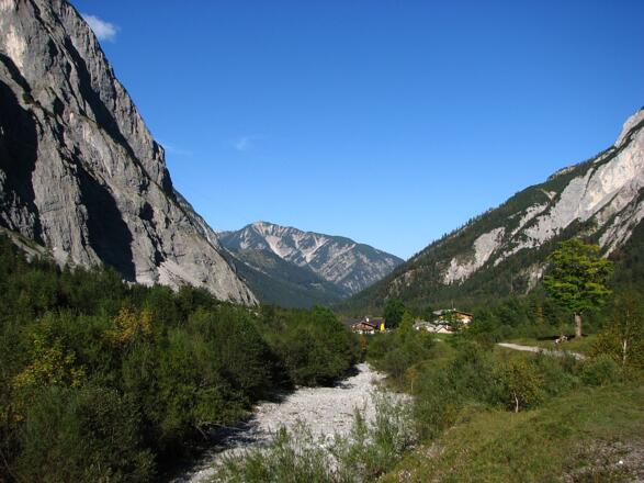 Der Falzthurnbach im Karwendel kurz vor der Gramaialm (1263m)