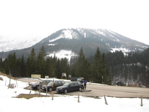 Parkplatz südlich der Hengstpasshöhe, im Hintergrund Hochsur/Schafkogel