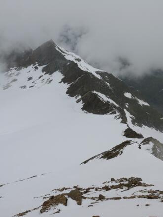 Vom Gipfel herunter in die Nordwestflanke