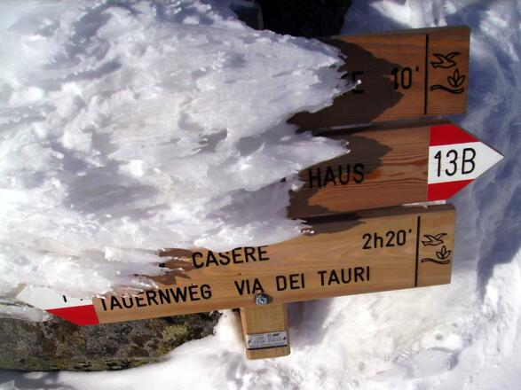 Wegweiser am Krimmler Tauernübergang