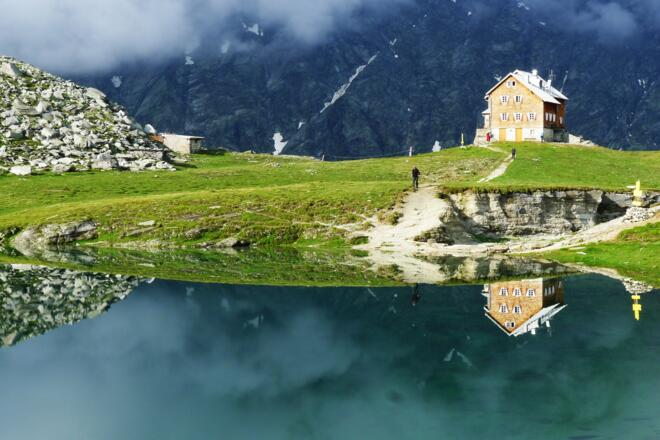 Die Neue Reichenberger Hütte mit Bödensee