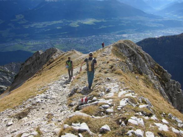 Das weniger steile Gelände am Fuß des Eisengattergrates ist erreicht.