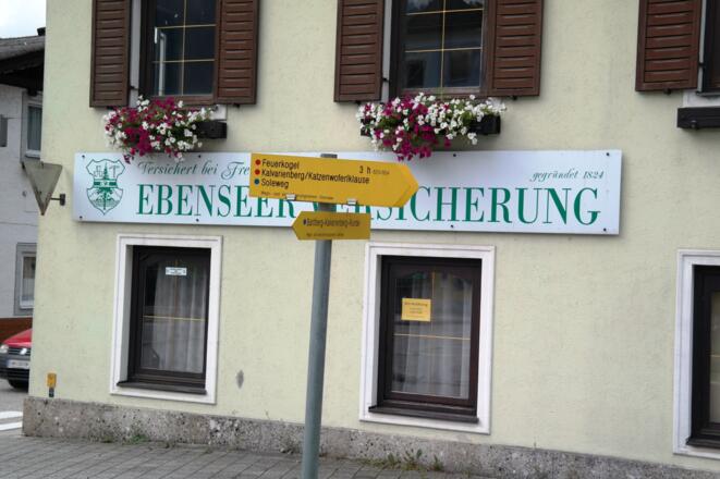 Nachdem eine kleine Brücke überquert wurde, biegen wir rechts zum Kalvarienberg ab.