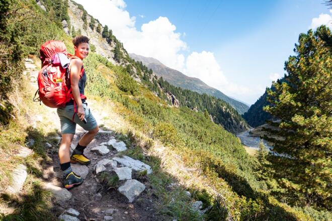 Am Ende des Tals geht es steil hinauf Richtung Sulzenauhütte.