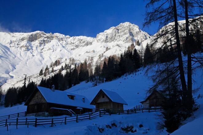 Beim Zustieg liegt die Muhreralm noch im Schatten
