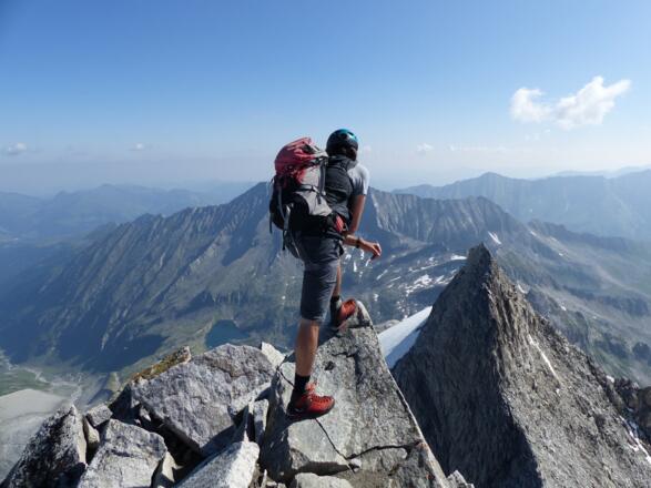 Welch ein Ausblick; dahinter die Gipfelpyramide des Gabler.