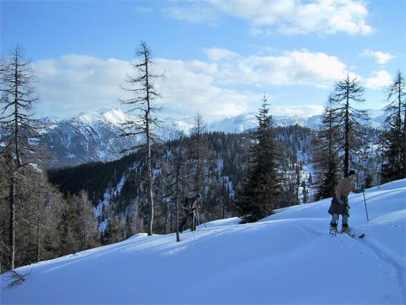 in der Querung zum NO-Rücken. Links die Steinfeldspitze