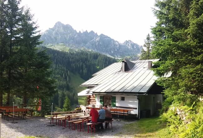 Gasthof Rellstal, Einkehrstation auf dem Weg zur Heinrich-Hüter-Hütte (sehr zu empfehlen, tolle Sicht auf Zimba und Saulakopf)